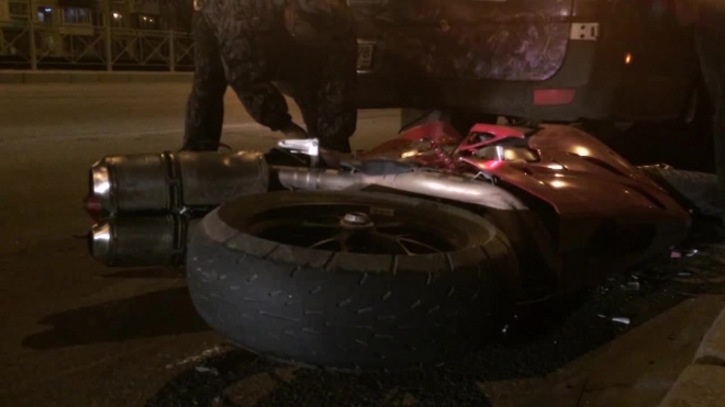 Мотоциклист на шоссе Революции влетел в ВАЗ и разбился насмерть