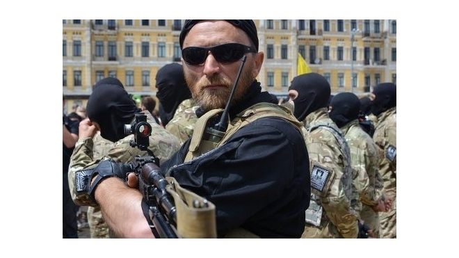 Новости Украины: в Киеве бойцы батальона "Азов" захватили территорию одного из крупнейших предприятий