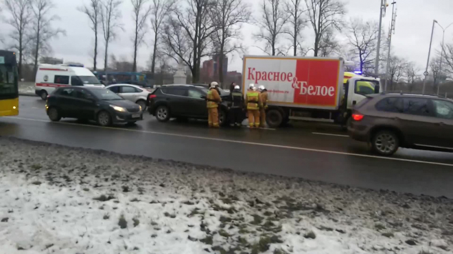 Появилось видео массового ДТП в Петербурге 