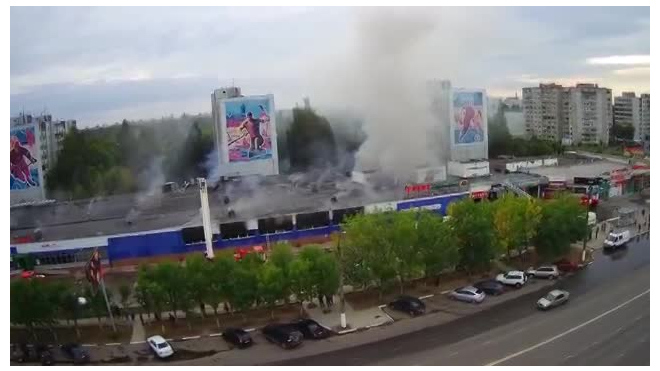 В сети появилось видео горящего ТЦ на Можайского в Твери