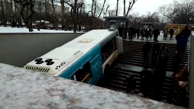 Последние новости о ЧП у "Славянского бульвара": двое пострадавших в тяжелом состоянии, идет расследование