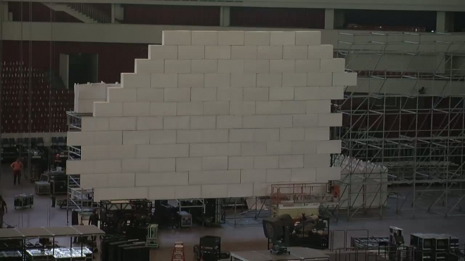 "Pink Floyd" построит стену на один вечер