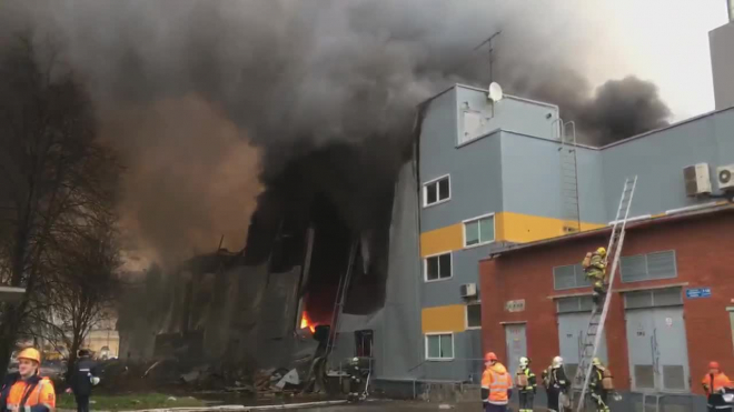 Появилось видео пожара в "Ленте" в Санкт-Петербурге
