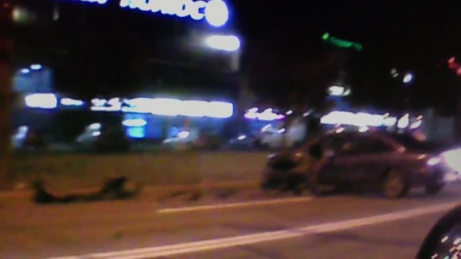 Две машины столкнулись ночью на Пражской: пострадавший разбил лобовое стекло головой
