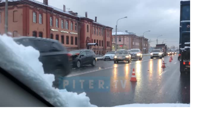 Массовая авария парализовала движение на Митрофаньевском шоссе