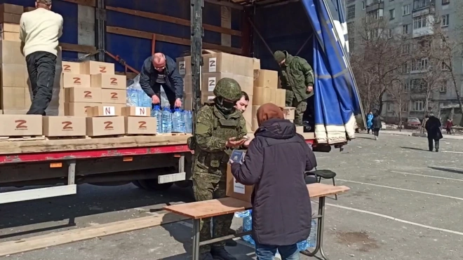 Российские военные доставили в Мариуполь гуманитарную помощь