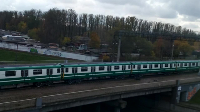 В Петербург привезли новый зеленый состав для метро