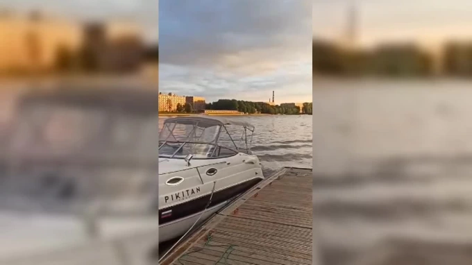 На Малой Невке в Петербурге столкнулись катер и гидроцикл