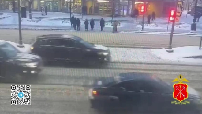 На Московском проспекте кроссовер сбил курьера на электросамокате