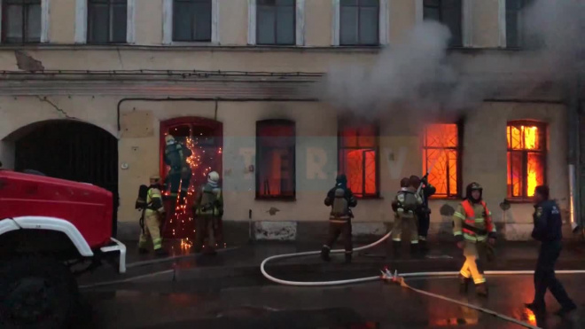 Видео: на Синопской набережной сгорел дом купца Фролова  	