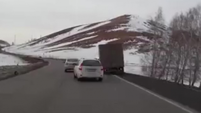 Видео конфуза из Башкирии: на ходу у грузовика отлетели колеса 