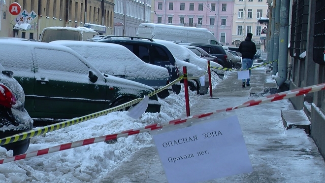 Сосульки вернулись в центр Петербурга