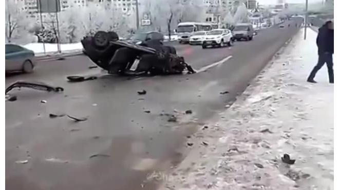 В Ростове-на-Дону пьяный водитель сбил женщину с ребенком в коляске (видео)