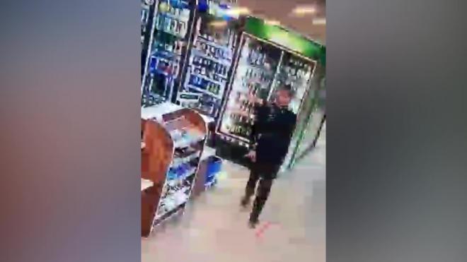 Мужчина украл у покупательницы телефон в магазине на Зины Портновой