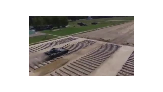С Днем танкиста: Минобороны показало танки "Армата" в действии (видео)