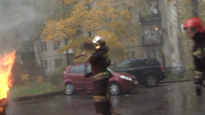 Из 11-комнатной коммунальной квартиры в Петербурге во время пожара эвакуировали 6 человек