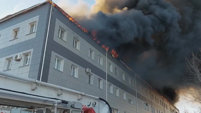 В Волгограде для тушения огня в цехе производства направили пожарный поезд