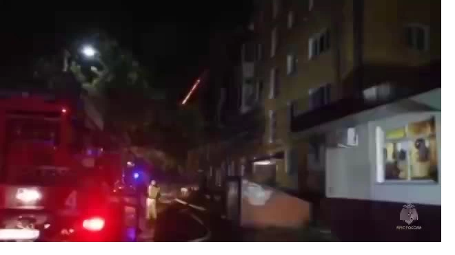 В Омске локализовали пожар на крыше пятиэтажки