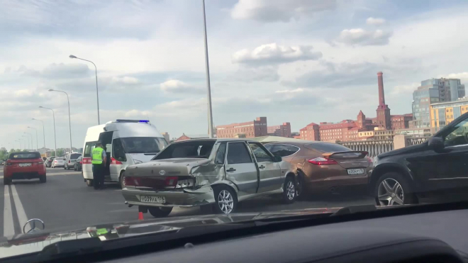 Попал так попал: на Аптекарском проспекте водитель "Лады" врезался в Porsche