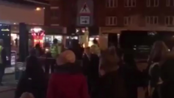 Видео из Лондона: На Рождественской ярмарке прогремел взрыв