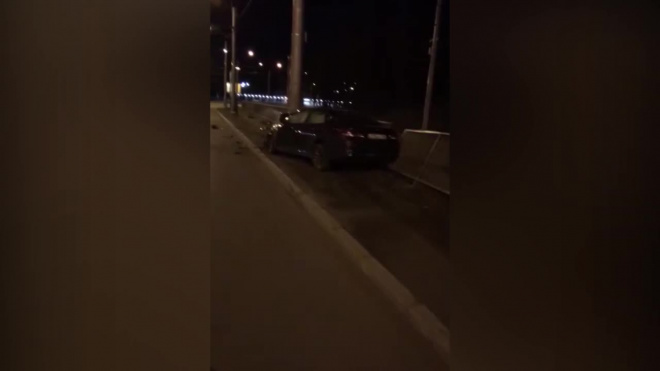 На улице Косыгина водитель "Киа" погиб, врезавшись в столб