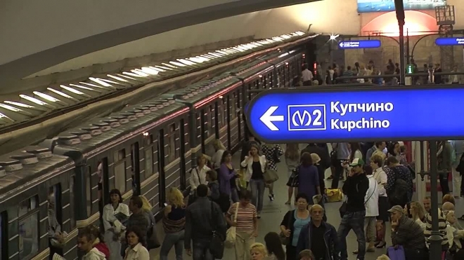 В метро "Пионерская" не пускают пассажиров 