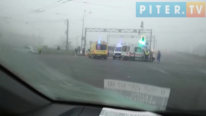 Видео: В Красногвардейском районе столкнулись две легковушкии и автобус