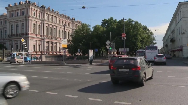 Петербуржцу приходят штрафы за нарушение ПДД на машине, при покупке которой его кинули