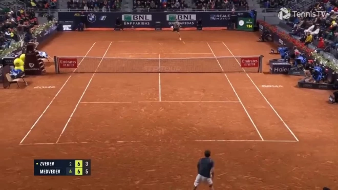 Медведев вышел в четвертьфинал турнира в Риме