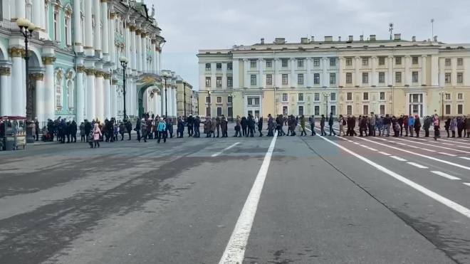 В честь 8 марта в Эрмитаже – бесплатный вход. Очереди не заставили себя ждать