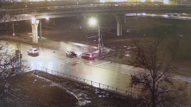Видео с камер: на Народного Ополчения в ДТП пострадали водитель и пассажиры Audi