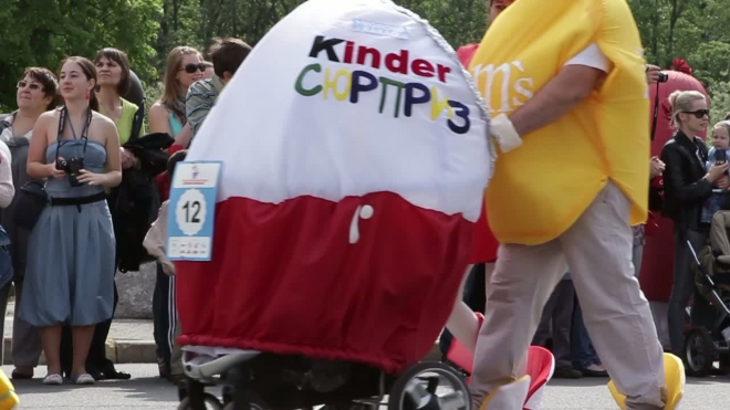 В Петербурге прошел парад детских колясок