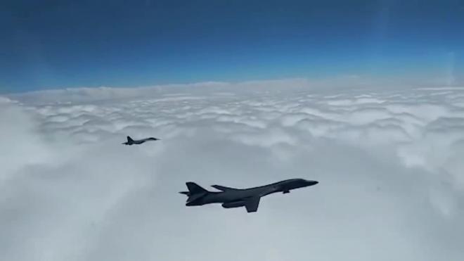 Восемь российских самолётов перехватили три бомбардировщика США
