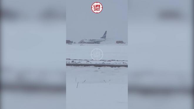 Во Внуково самолет выкатился за пределы ВПП
