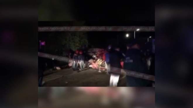 Видео: В Чувашии самосвал врезался в микроавтобус, 12 человек погибли