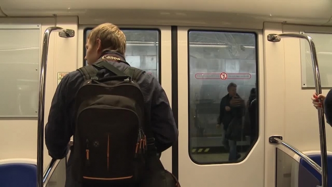 На станции метро "Политехническая" утром останавливались эскалаторы из-за отсутствия напряжения