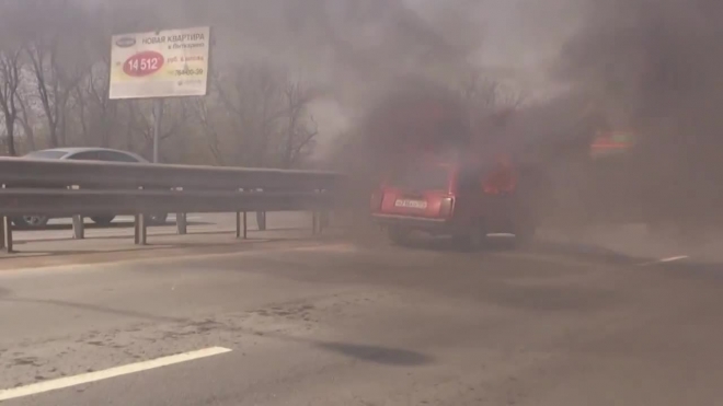 За ночь неизвестные пироманы сожгли в Петербурге три автомобиля: начали с легковушки на Таллинской