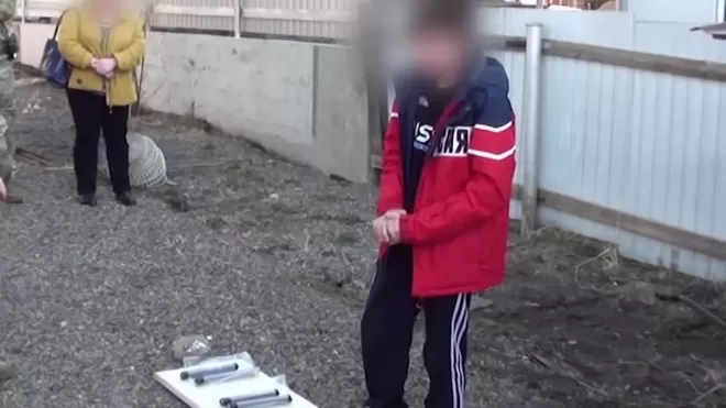 Пойманный ФСБ с бомбами российский школьник оказался психически больным