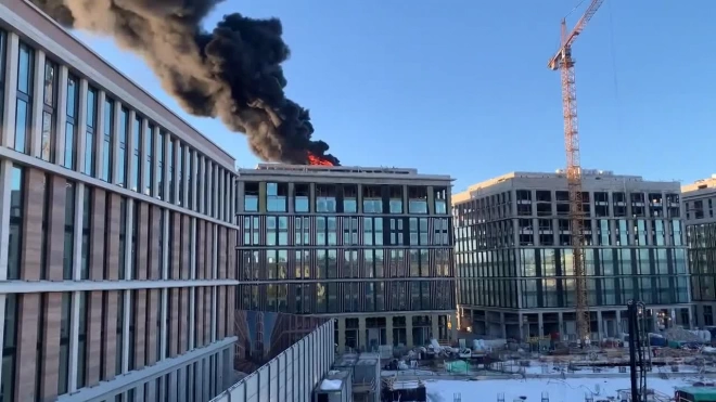 Спасатели справились с пожаром на территории "Невской ратуши"