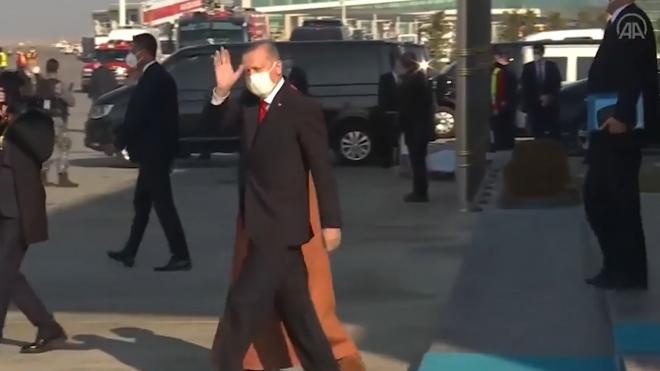 Эрдоган прибыл в Азербайджан, который празднует "победу" в Карабахе
