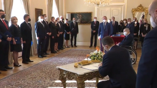Президент Чехии утвердил в пятницу состав нового кабмина
