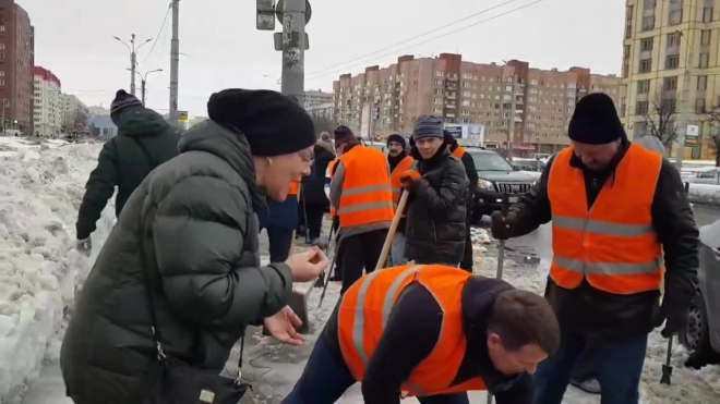 Уборкой снега на "Гражданском проспекте" занимался Николай Бондаренко