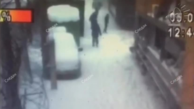 Видео: В Казани снегоуборочный поезд протаранил вагоны для заключенных