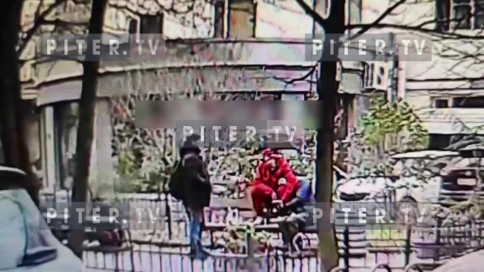 Во время застолья на улице Профессора Попова пьяный мужчина порезал лицо собутыльника стеклом