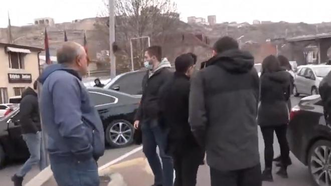 Сторонники оппозиции в центре Еревана перекрыли несколько улиц
