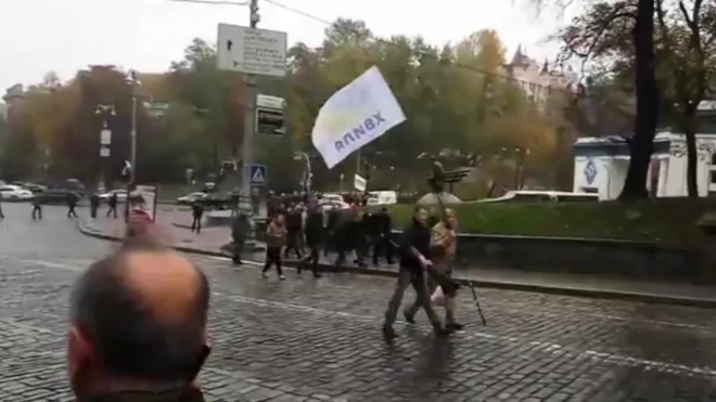 Видео из Киева: Перед оцепленной Верховной Радой народ собирается на митинг Саакашвили