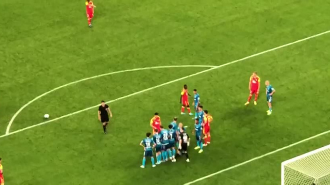 Видео: Лунев пропустил первый гол в матче с 