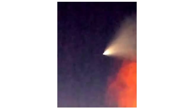 Сибиряки приняли странную комету над Тюменью за американскую ракету