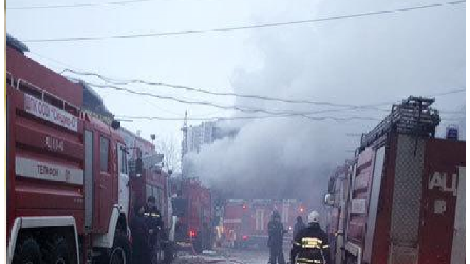 Спасатели эвакуировали 20 человек из горящей квартиры на Гончарной