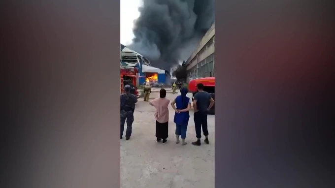 Пожар на складе вайлдберриз жертвы. Пожар на Флотской улице в Коломне. Пожар в Коломне сегодня. Пожар в Москве сейчас. Пожар на Ленина 77 сегодня Коломна.